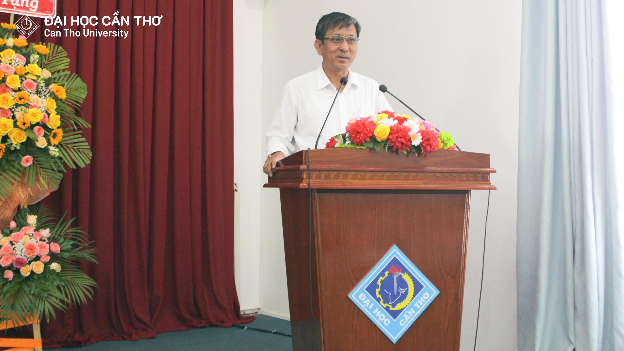 PGS.TS. Trần Trung Tính, Phó Hiệu trưởng Trường ĐHCT, phát biểu khai mạc vòng chung kết cuộc thi